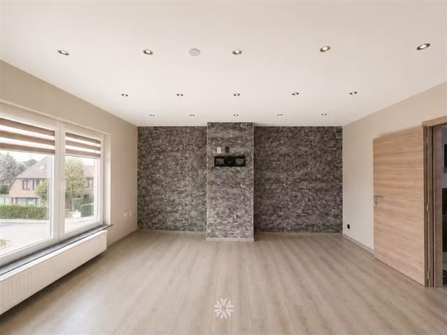 Gerenoveerd appartement met garage te huur in rustige buurt te Wondelgem