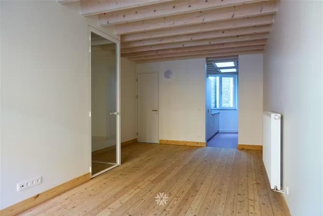 Gerenoveerde bel-etage op goede locatie te huur in Gent
