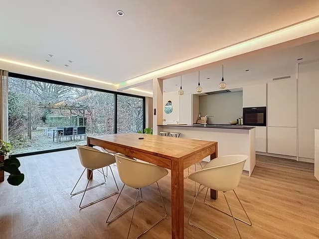 Gerenoveerde woning met 4 slaapkamers te huur in Merksem