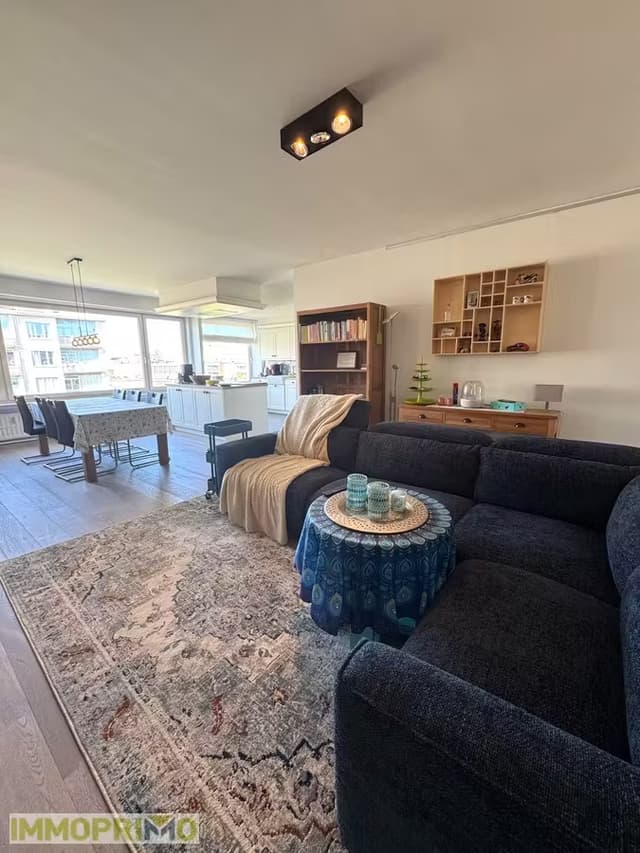 Zeer ruim en lichtrijk appartement te huur