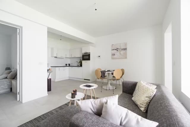 Gelijkvloers appartement met tuintje in Melrose Park