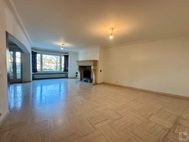 Ruim 2 slaapkamer appartement met terras in Gent