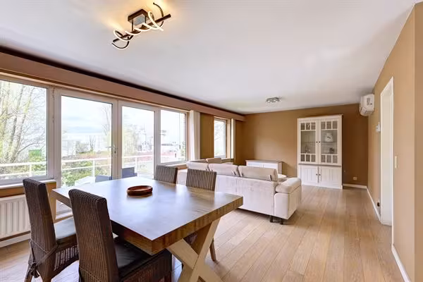 Instapklaar appartement met zonnig terras op toplocatie in Wilrijk