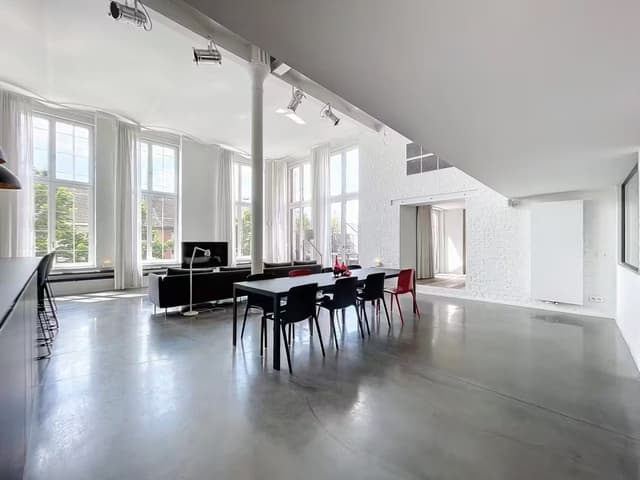 Gemeubelde uitzonderlijke loft met 2 slaapkamers en terras te Gent