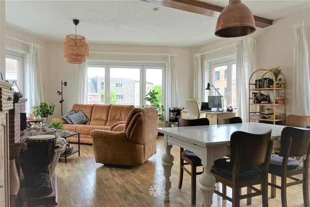 Lichtrijk hoek-appartement te huur in Gent