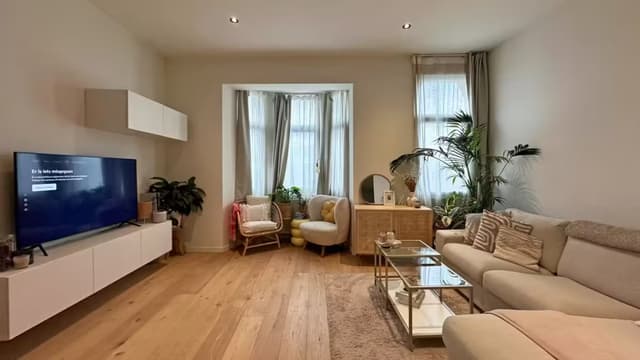 Zeer mooi gerenoveerd één-slaapkamer appartement met terras te Deurne