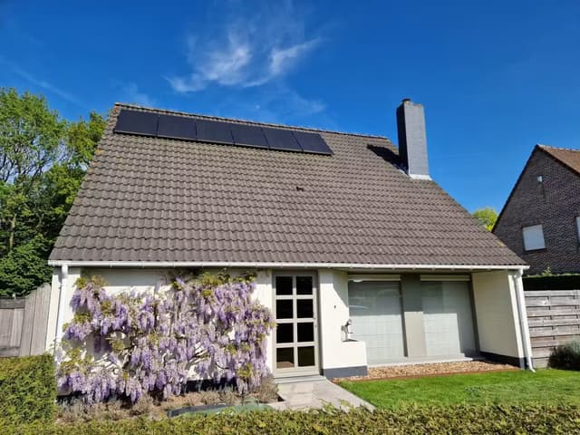 Vrijstaande woning met 4 slaapkamers in Sint-Denijs-Westrem