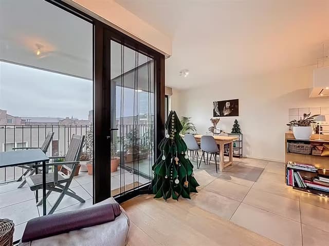 Energiezuinig appartement met terras en autostaanplaats nabij de Coupure