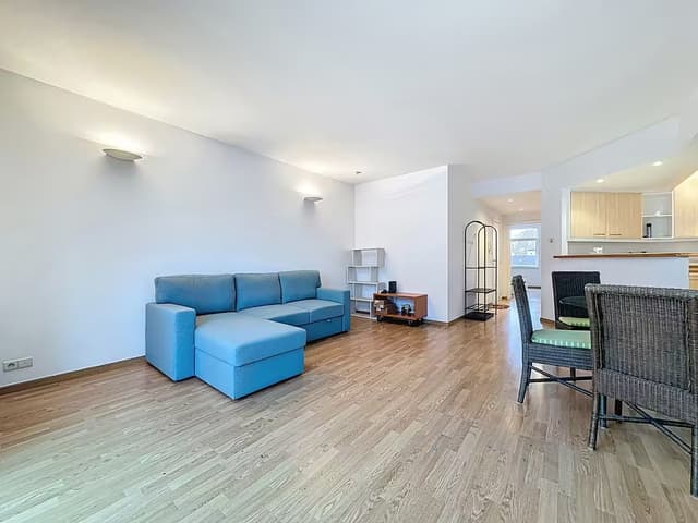 Lichtrijk appartement met terras en garage in Etterbeek