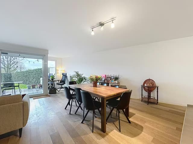 Lichtrijk appartement met 2 slaapkamers en tuin te Gent