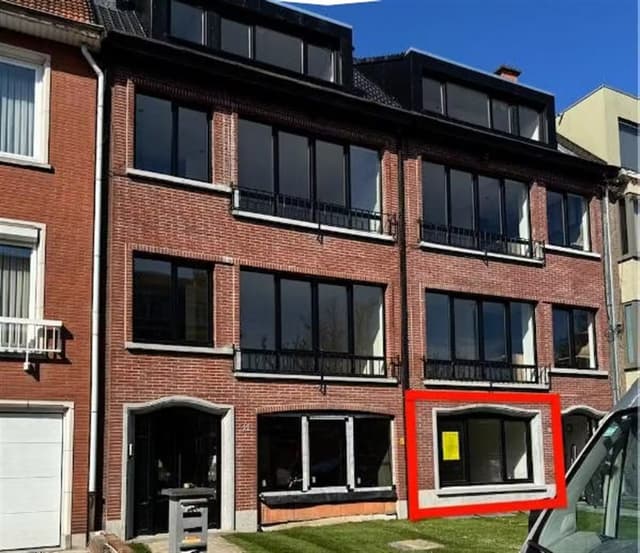 Gelijkvloers 2-slaapkamerappartement met kleine tuin in Wilrijk