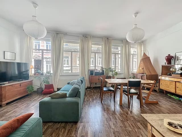 Appartement met drie kamers en terras in centrum Gent