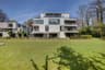 Instapklaar modern appartement met terras en ondergrondse staanplaats
