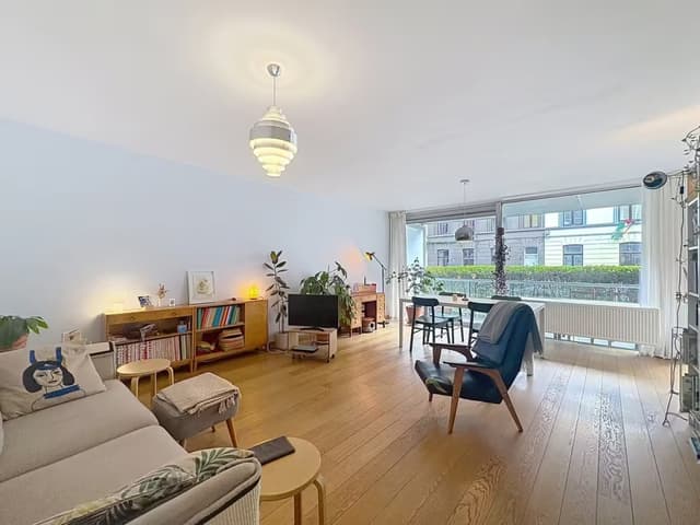 Ruim 2 slaapkamer app met garage te huur in Gent