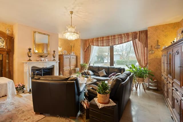 Halfopen bebouwing met zonnige tuin en garage