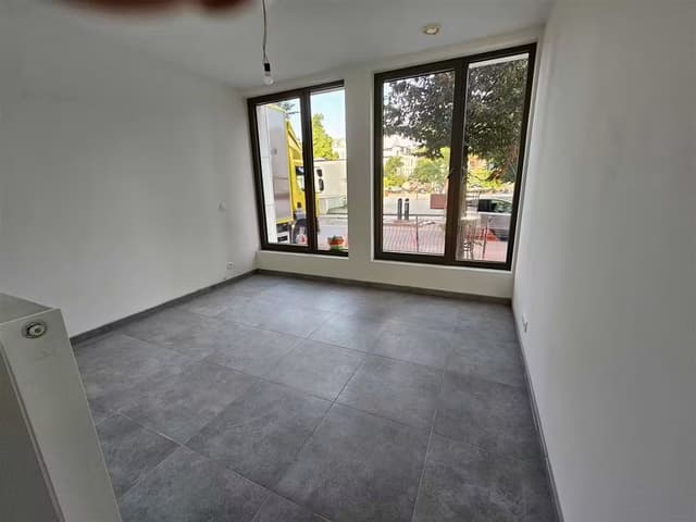 Nieuw gelijkvloersappartement met koer/tuin