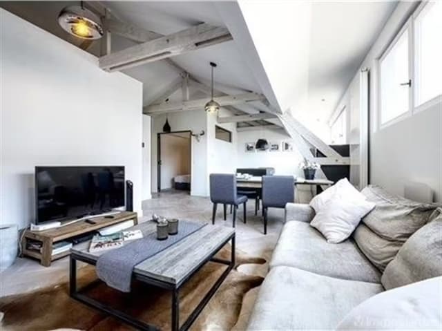 Stijlvol gerenoveerd appartement op toplocatie aan Sint-Katelijneplein