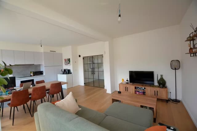 Recent gerenoveerd appartement met 2 slaapkamers en garagebox