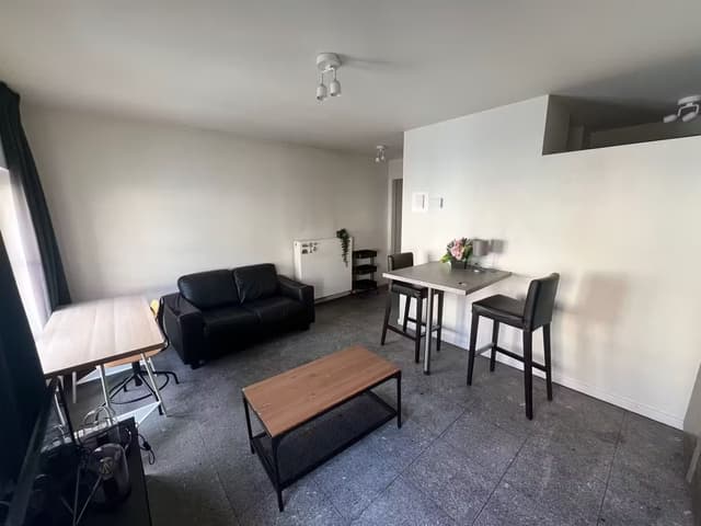 Gemeubelde studio op een toplocatie