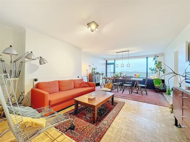 Lichtrijk appartement met 2 terrassen te Gent