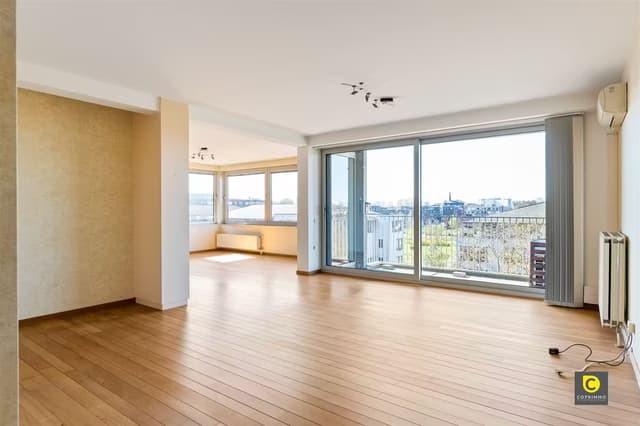 Lichtrijk, ruim 3 slaapkamer appartement te Berchem