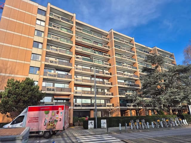 Gerenoveerd appartement met 2 slaapkamers in Schaarbeek