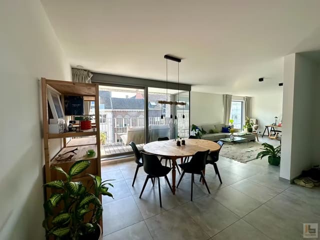 Lichtrijk 2 slaapkamer appartement met zonnig terras