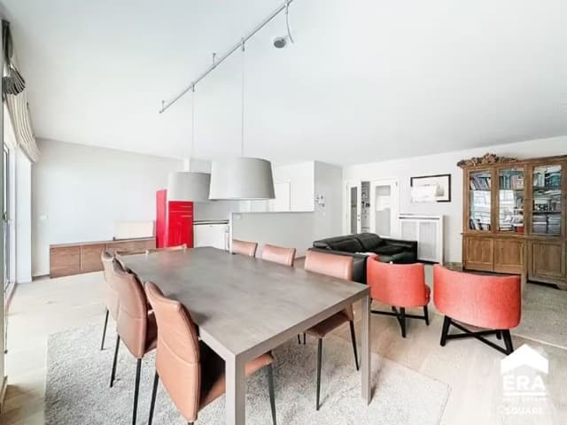 Ruim appartement met 3 slaapkamers, terras en 2 parkeerplaatsen