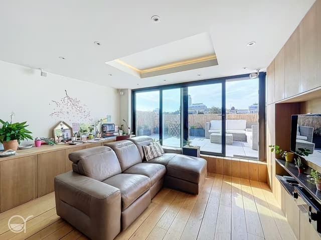 Gemeubeld dakappartement met terras met uitzicht op de Vooruit, Boekentoren en de drie torens van Gent