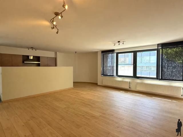 Instapklaar en lichtrijk 3-slaapkamer appartement met terras