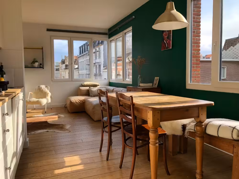 Zonnig en gemeubeld hoekappartement op toplocatie