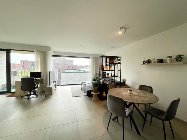 2-slaapkamer appartement met terras en kelderberging te huur