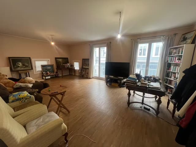 Ruim en lichtrijk appartement op de 1ste verdieping in residentie St Louis Court