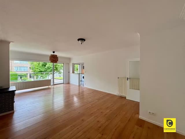 Charmant 2-slaapkamerappartement met terras en garagebox te Berchem