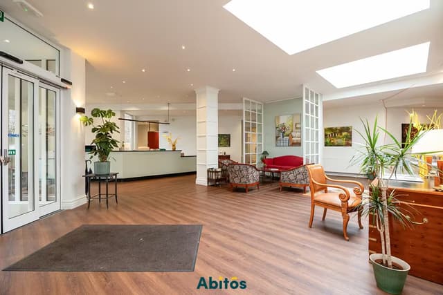 Appartement met hotelfaciliteiten en zwembad in residentie Mayflower