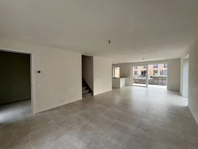 Moderne en energiezuinige halfopen woning met tuin op topligging in Mariakerke