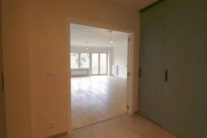 Bel appartement complètement rénové à Uccle