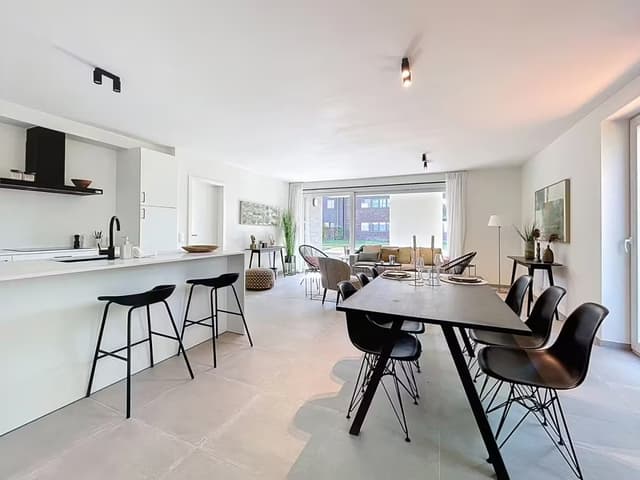 Lichtrijk 2 slaapkamer appartement te Oostakker