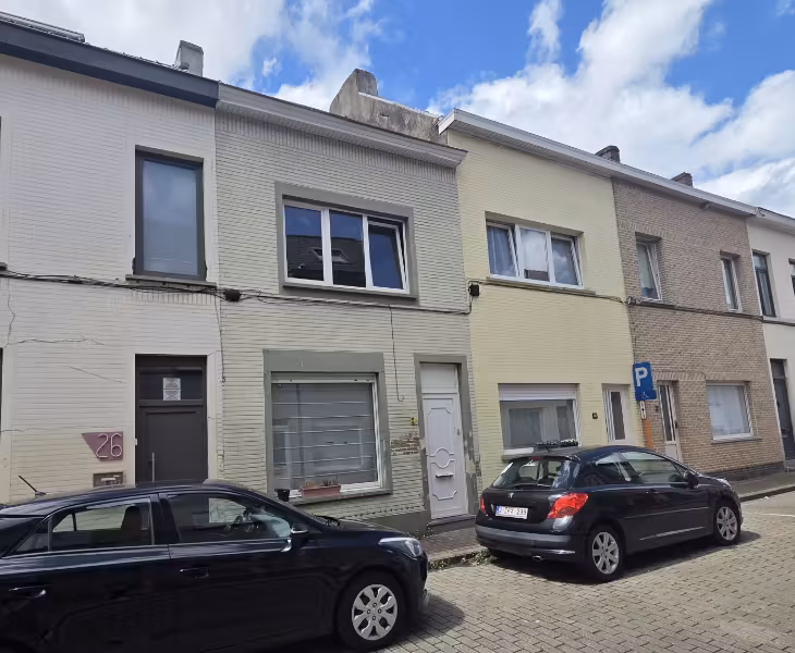 Instapklare rijwoning met stadstuintje te Ledeberg