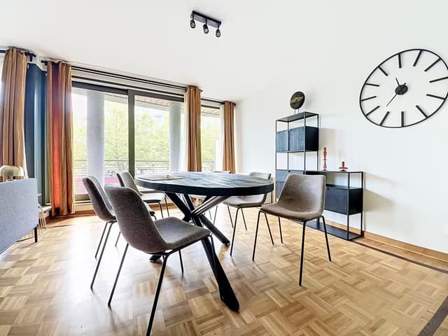 Lumineux appartement 2 chambres avec terrasses à Auderghem