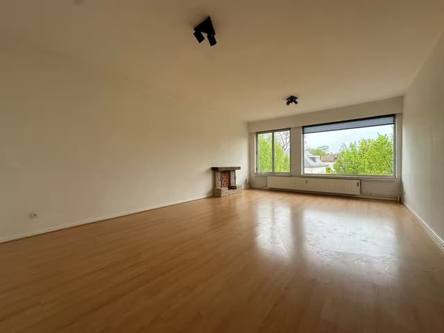 Spacious and bright 2-bedroom apartment with terrace