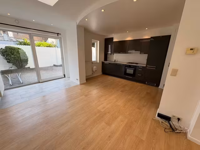 Lichtrijk appartement met tuin in Anderlecht