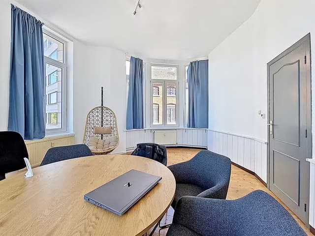Gerenoveerd en lichtrijk appartement nabij Sint-Pieters station