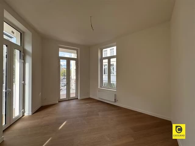 Gerenoveerd 2 slaapkamer appartement met terras in Antwerpen-Zuid