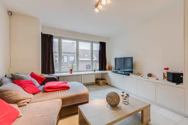 Zeer ruim 1-slaapkamer appartement met bureauruimte