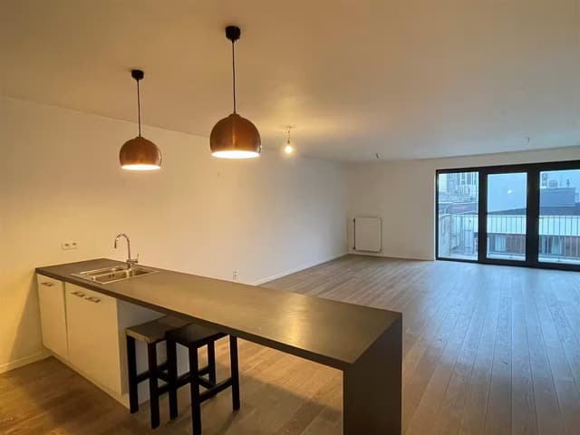 Stylisch, helder appartement met terras in het stadscentrum