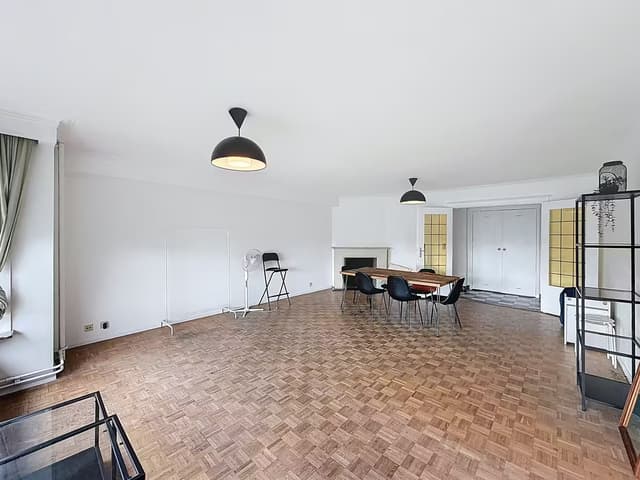 Lichtrijk appartement met terras aan het bruisende Gent Zuid