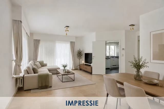 Ruim villa-appartement met 4 slaapkamers & garage