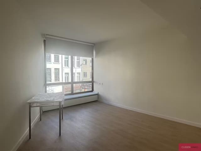 Appartement te Antwerpen (2000)
