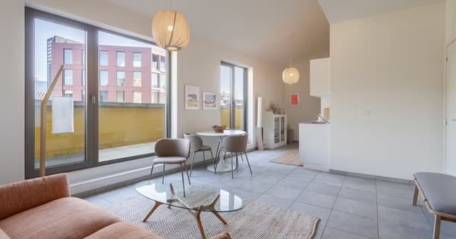 Stijlvol gemeubeld appartement met terras in de Cadixwijk